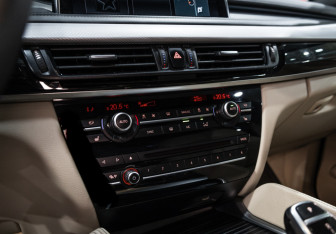 Подержанный автомобиль BMW X6 2018 года (23 фото)