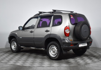 Подержанный автомобиль Chevrolet Niva 2011 года (7 фото)