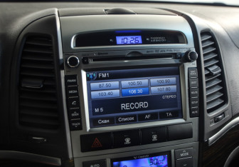 Подержанный автомобиль Hyundai Santa Fe 2011 года (13 фото)