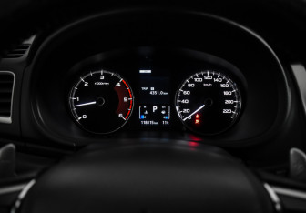 Подержанный автомобиль Mitsubishi Pajero Sport 2017 года (20 фото)