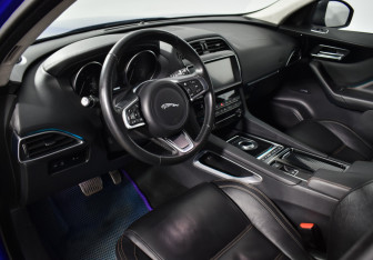 Подержанный автомобиль Jaguar F-Pace 2018 года (9 фото)