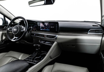 Подержанный автомобиль Kia K5 2021 года (11 фото)