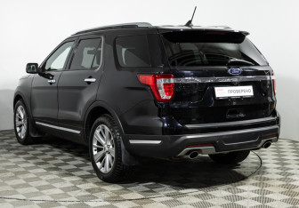 Подержанный автомобиль Ford Explorer 2018 года (8 фото)