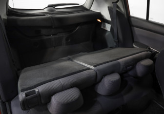 Подержанный автомобиль Nissan Tiida Hatchback 2008 года (22 фото)