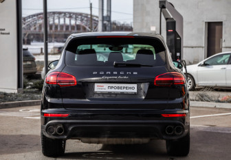 Подержанный автомобиль Porsche Cayenne 2014 года (6 фото)