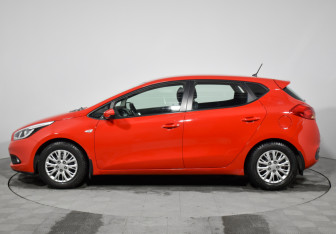 Подержанный автомобиль Kia Ceed Hatchback 2015 года (8 фото)