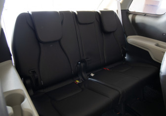 Подержанный автомобиль Kia Carnival 2023 года (13 фото)