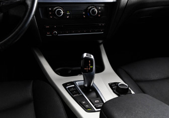 Подержанный автомобиль BMW X3 2013 года (13 фото)