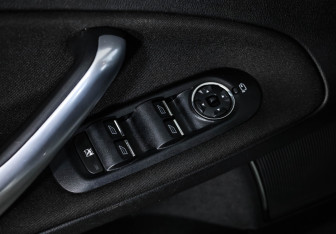 Подержанный автомобиль Ford Mondeo Sedan 2007 года (15 фото)