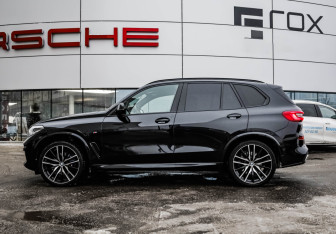 Подержанный автомобиль BMW X5 2019 года (10 фото)