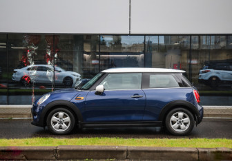 Подержанный автомобиль MINI Hatch 2016 года (9 фото)