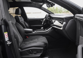Подержанный автомобиль Audi Q8 2019 года (29 фото)