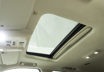 Подержанный автомобиль Cadillac Escalade Suv 2016 года (16 фото)