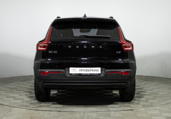 Подержанный автомобиль Volvo XC40 2020 года (6 фото)