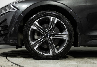 Подержанный автомобиль Kia K5 2021 года (24 фото)