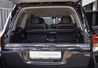 Подержанный автомобиль Toyota Land Cruiser Suv 2016 года (29 фото)
