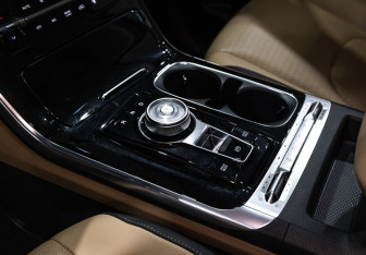 Подержанный автомобиль Kia Carnival 2023 года (23 фото)