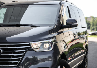 Подержанный автомобиль Hyundai Grand Starex 2018 года (2 фото)