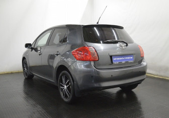 Подержанный автомобиль Toyota Auris Hatchback 2008 года (7 фото)