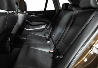 Подержанный автомобиль BMW X1 2012 года (10 фото)