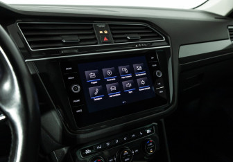 Подержанный автомобиль Volkswagen Tiguan 2020 года (17 фото)