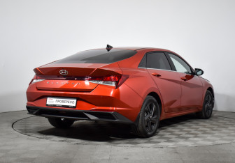 Подержанный автомобиль Hyundai Elantra Sedan 2022 года (5 фото)