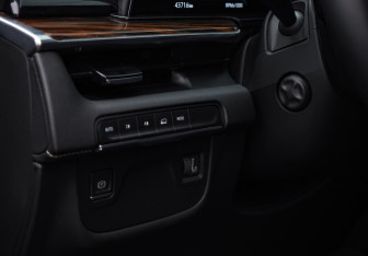 Подержанный автомобиль Cadillac Escalade Suv 2021 года (15 фото)