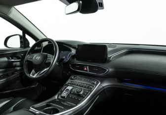 Подержанный автомобиль Hyundai Santa Fe 2021 года (9 фото)