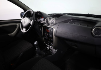 Подержанный автомобиль Renault Duster 2014 года (11 фото)