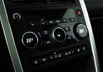 Подержанный автомобиль Land Rover Discovery Sport 2019 года (19 фото)