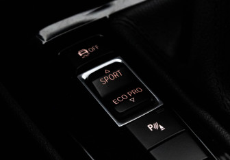 Подержанный автомобиль BMW X1 2017 года (17 фото)