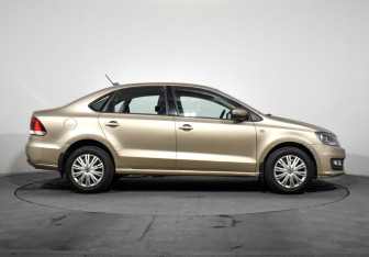 Подержанный автомобиль Volkswagen Polo Sedan 2017 года (4 фото)