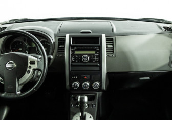 Подержанный автомобиль Nissan X-Trail 2008 года (14 фото)