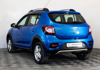 Подержанный автомобиль Renault Sandero 2015 года (7 фото)