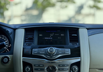 Подержанный автомобиль Infiniti QX80 2018 года (18 фото)