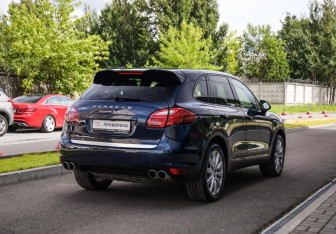 Подержанный автомобиль Porsche Cayenne 2010 года (6 фото)