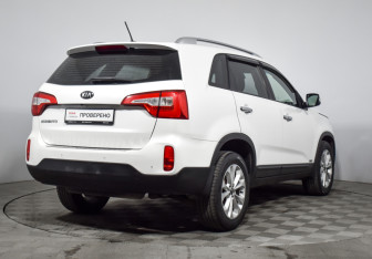 Подержанный автомобиль Kia Sorento 2016 года (5 фото)