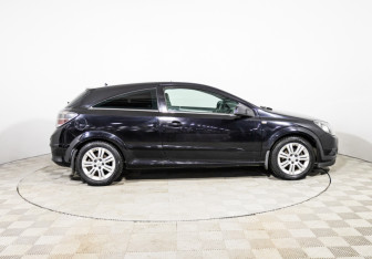 Подержанный автомобиль Opel Astra Hatchback 2010 года (4 фото)