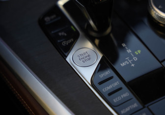 Подержанный автомобиль BMW X5 2020 года (23 фото)