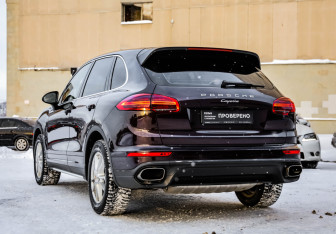 Подержанный автомобиль Porsche Cayenne 2015 года (9 фото)