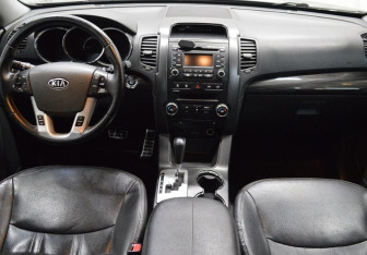 Подержанный автомобиль Kia Sorento 2010 года (14 фото)