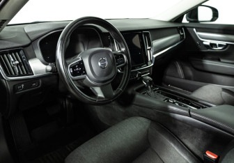 Подержанный автомобиль Volvo V90 2020 года (11 фото)