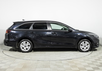 Подержанный автомобиль Kia Ceed Wagon 2022 года (4 фото)