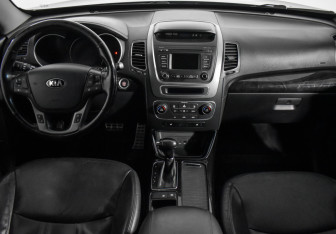 Подержанный автомобиль Kia Sorento 2012 года (15 фото)