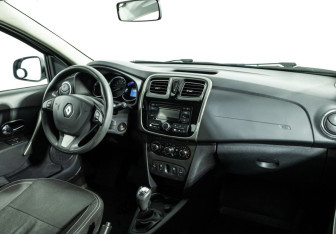 Подержанный автомобиль Renault Logan Sedan 2015 года (9 фото)