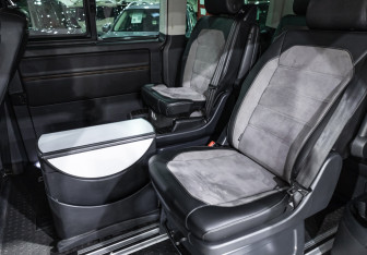 Подержанный автомобиль Volkswagen Multivan 2020 года (15 фото)