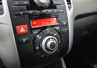 Подержанный автомобиль Kia Venga 2014 года (14 фото)