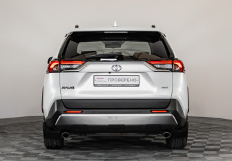 Подержанный автомобиль Toyota RAV4 2020 года (7 фото)