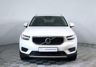 Подержанный автомобиль Volvo XC40 2019 года (2 фото)
