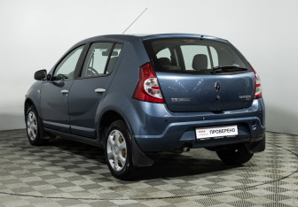 Подержанный автомобиль Renault Sandero 2013 года (7 фото)